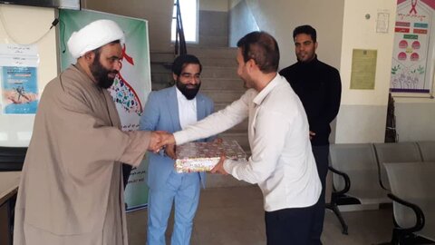تصاویر/ تجلیل امام جمعه سیراف از کادر درمان