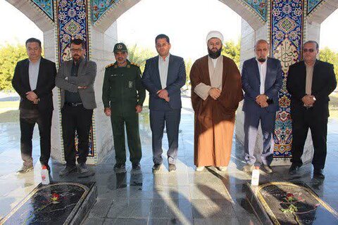 تصاویر/ غبارروبی قبور شهدا در شبانکاره