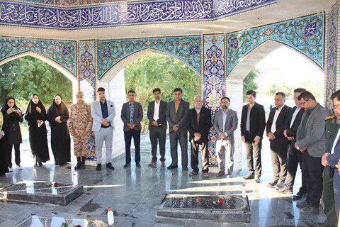 تصاویر/ غبارروبی قبور شهدا در شبانکاره