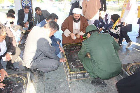 تصاویر/ غبارروبی قبور شهدا در شبانکاره