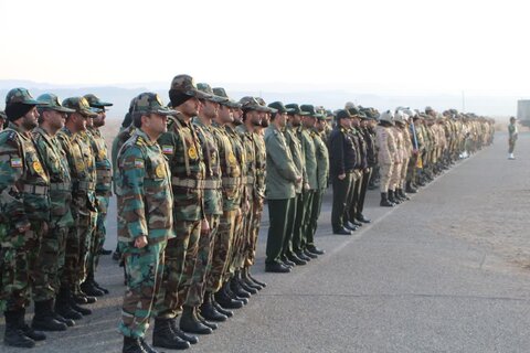 تصاویر/صبحگاه مشترک نیروهای مسلح شهرستان آران و بیدگل به مناسبت دهه فجر