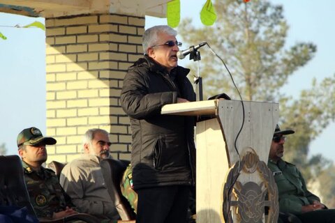 تصاویر/صبحگاه مشترک نیروهای مسلح شهرستان آران و بیدگل به مناسبت دهه فجر