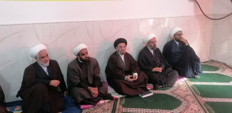 تصاویر نشست طلاب و روحانیت پلدختر با نماینده ولی فقیه در استان لرستان