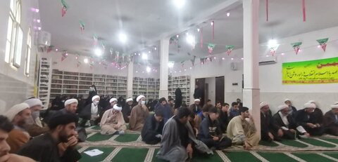 تصاویر نشست طلاب و روحانیت پلدختر با نماینده ولی فقیه در استان لرستان