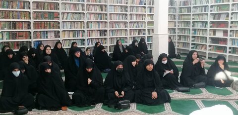 تصاویر نشست طلاب و روحانیت پلدختر با نماینده ولی فقیه در استان لرستان