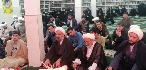 تصاویر نشست طلاب و روحانیت پلدختر با نماینده ولی فقیه در استان لرستان