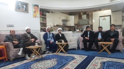 تصاویر/ دیدار بسیجیان مدرسه علمیه امیرالمومنین (ع) آران و بیدگل با علی‌اکبر راوندی جانباز 70 درصد روشندل