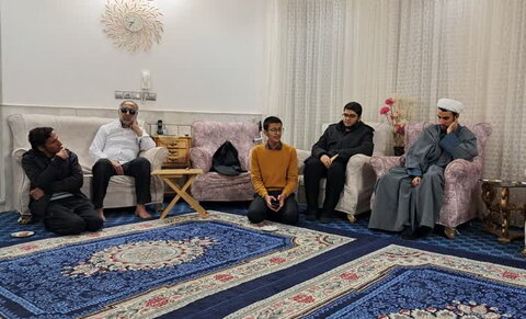 تصاویر/ دیدار بسیجیان مدرسه علمیه امیرالمومنین (ع) آران و بیدگل با علی‌اکبر راوندی جانباز 70 درصد روشندل