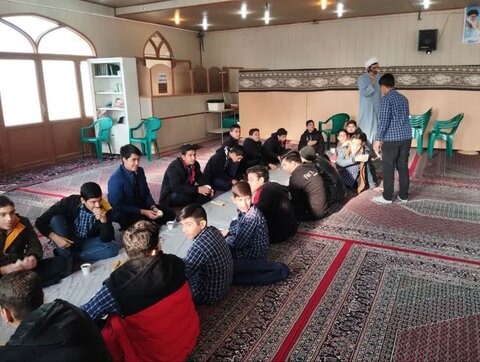 تصاویر/ جشن تکلیف پسران دانش‌آموز مدرسه زنده‌یاد شبان آران و بیدگل