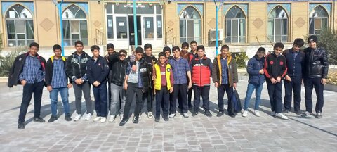 تصاویر/ جشن تکلیف پسران دانش‌آموز مدرسه زنده‌یاد شبان آران و بیدگل