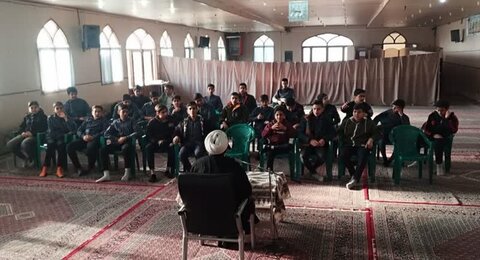 تصاویر/ جشن تکلیف پسران دانش‌آموز مدرسه زنده‌یاد شبان آران و بیدگل