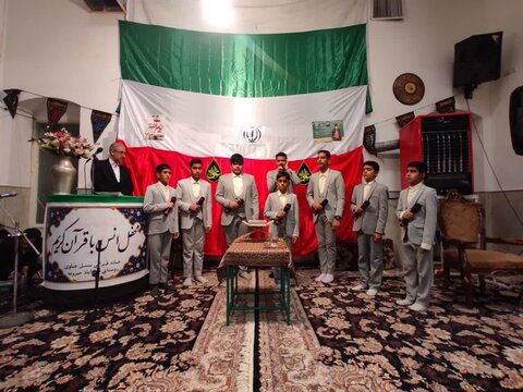 تصاویر/ محفل قرآنی در ایام الله دهه فجر در روستای نصرآباد جیرویه کاشان