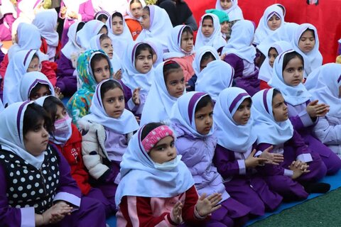 تصاویر/ جشن انقلاب در یکی از مدارس عالیشهر