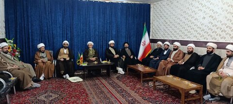 تصاویر دیدار اساتید و کارکنان مدرسه علمیه بقیه الله الاعظم (عج)نورآباد با امام جمعه شهرستان