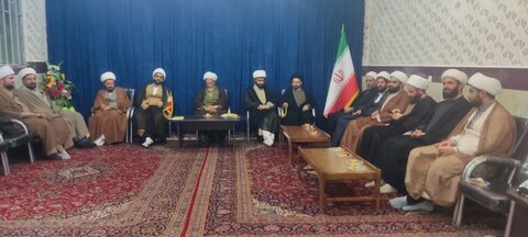 تصاویر دیدار اساتید و کارکنان مدرسه علمیه بقیه الله الاعظم (عج)نورآباد با امام جمعه شهرستان