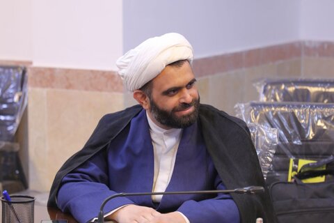 جلسه هم‌اندیشی روحانیون و طلاب زباندان حوزه علمیه یزد با معاون ارتباطات و بین الملل حوزه های علمیه کشور