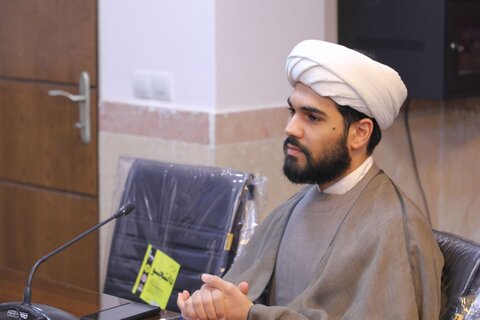 جلسه هم‌اندیشی روحانیون و طلاب زباندان حوزه علمیه یزد با معاون ارتباطات و بین الملل حوزه های علمیه کشور