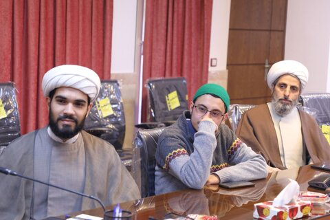 جلسه هم‌اندیشی روحانیون و طلاب زباندان حوزه علمیه یزد با معاون ارتباطات و بین الملل حوزه های علمیه کشور