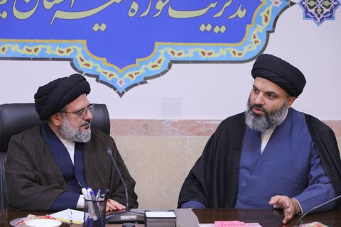 جلسه هم‌اندیشی روحانیون و طلاب زباندان حوزه علمیه یزد با معاون ارتباطات و بین الملل حوزه های علمیه کشور