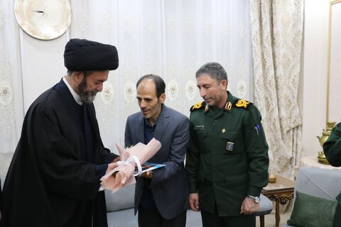 حضور امام جمعه اردبیل در منزل جانبازان اردبیل