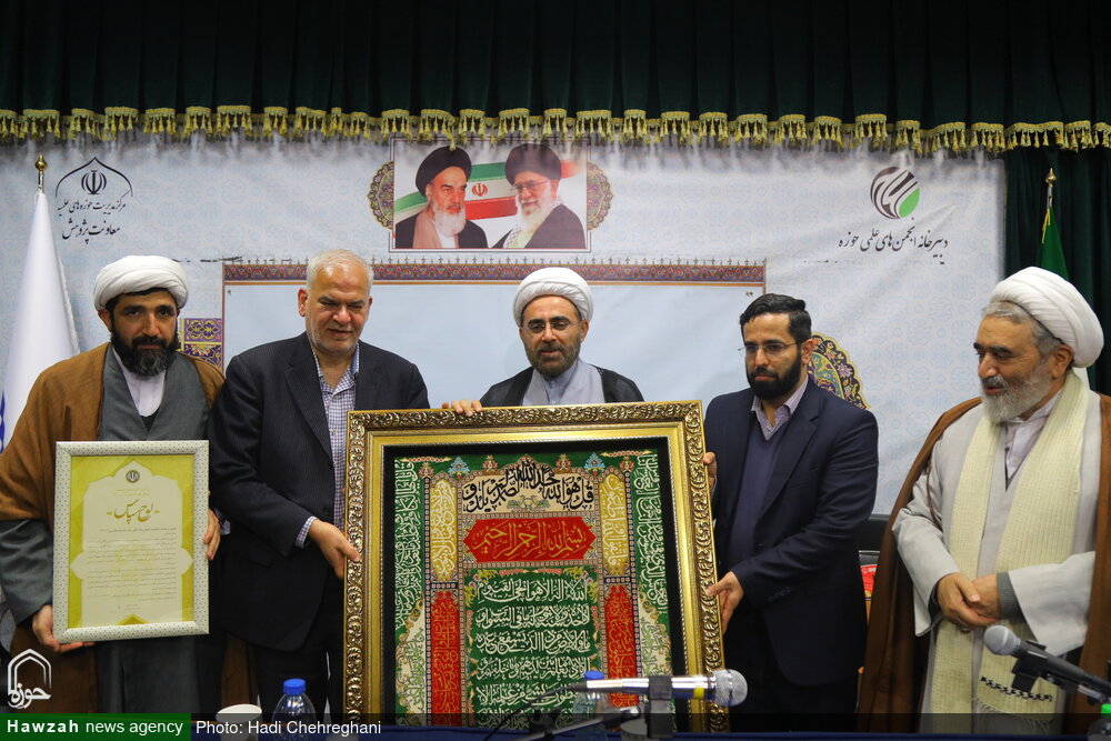 اختتامیه مدرسه کاربست هوش مصنوعی در مطالعات قرآنی / تقدیر از تلاشهای یک خادم القرآن