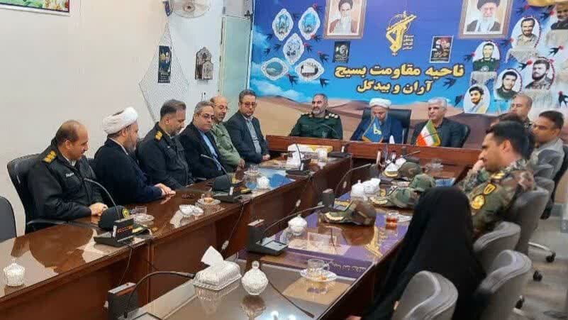 تصاویر/ دیدار امام جمعه و مسئولان شهرستان آران و بیدگل با فرمانده سپاه به مناسبت روز پاسدار