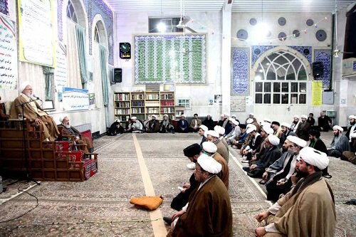 امام جماعت با ارتباط قوی‌ با مردم، توفیقات بیشتری حاصل می‌کند