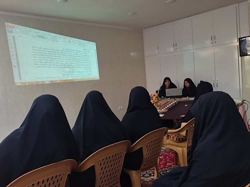 برگزاری نشستی با محوریت سیره امام حسین(ع) در مدرسه علمیه زهراییه نجف‌آباد