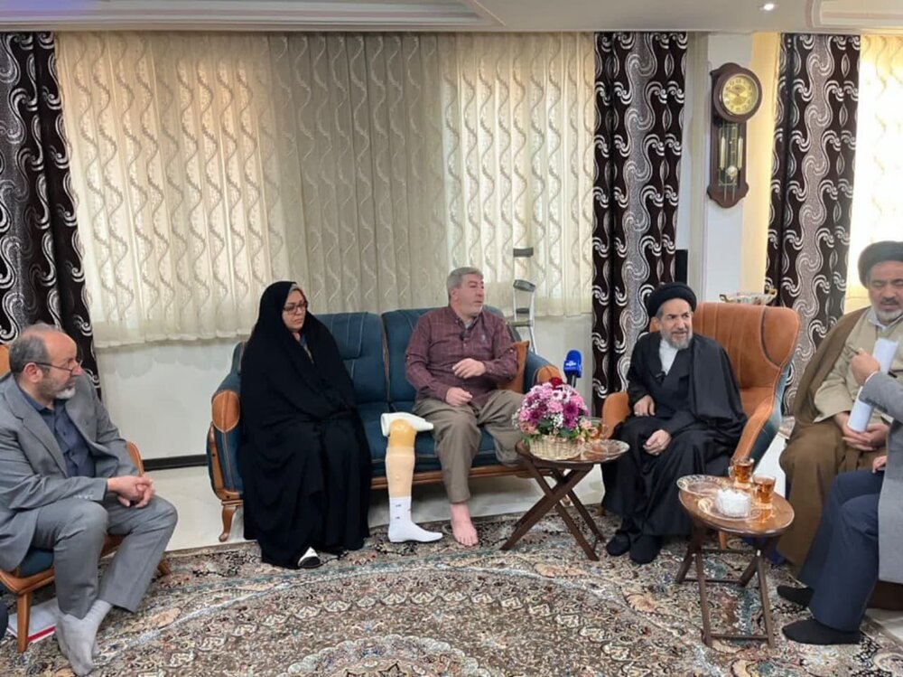 حضور نمایندگان رهبر انقلاب در منازل برخی جانبازان سرافراز
