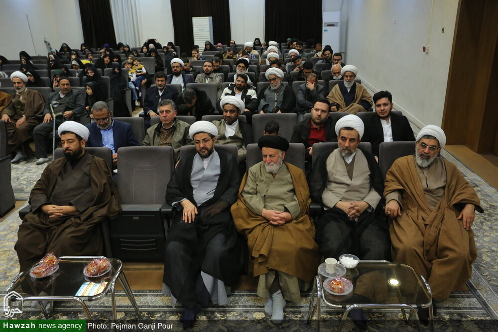 از طلاب جانباز و ایثارگر اصفهانی تجلیل شد