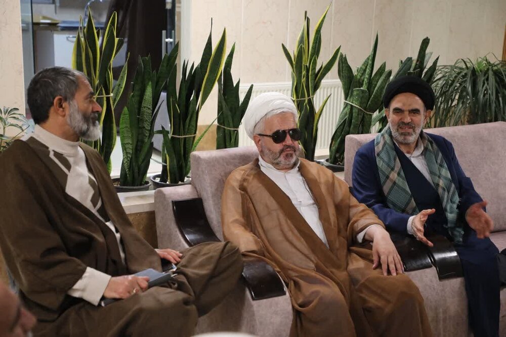 در امر تبلیغ باید گزارههای فکری بیپایه را به چالش کشید/ در عصر «انسان رسانهها» حتی دقیقهها اهمیت مییابند