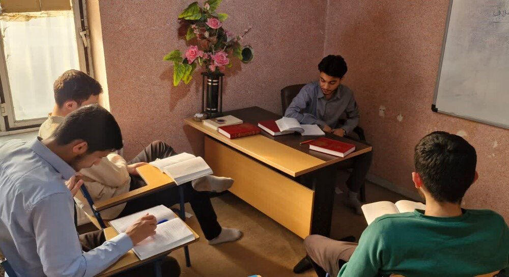 مباحثه گروهی طلاب مدرسه علمیه امام محمد باقر(ع) پارس آباد