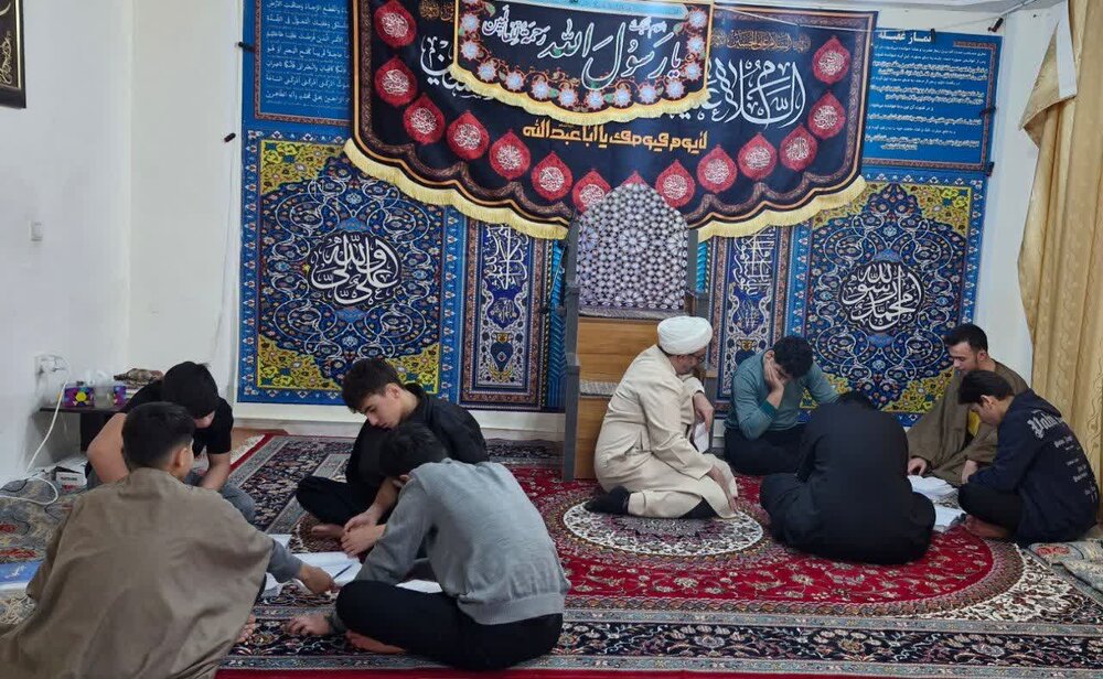 مباحثه گروهی طلاب مدرسه علمیه امام محمد باقر(ع) پارس آباد