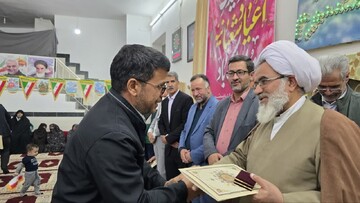 تصاویر/ تجلیل امام جمعه و بخشدار برزک از پاسداران و جانبازان برخی روستاها