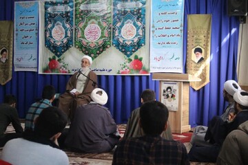 تصاویر/ نشست جهاد تبیین در حوزه علمیه مرند