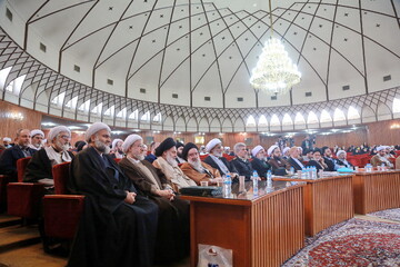 فیلم | گزیده‌ای از اختتامیه ششمین همایش کتاب سال حکومت اسلامی