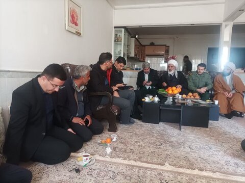 تصاویر /حضور امام جمعه و بخشدار ابوزید آباد در منازل تعدادی از جانبازان سرافراز