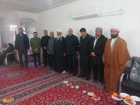 تصاویر /حضور امام جمعه و بخشدار ابوزید آباد در منازل تعدادی از جانبازان سرافراز