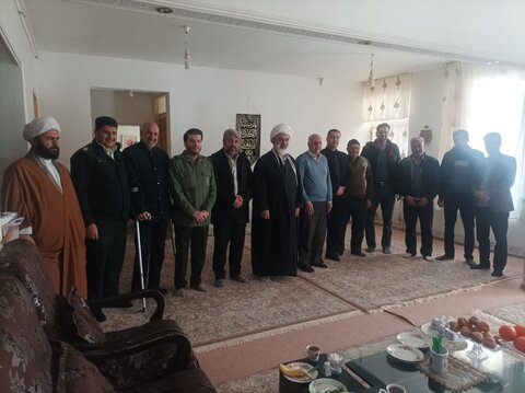 تصاویر /حضور امام جمعه و بخشدار ابوزید آباد در منازل تعدادی از جانبازان سرافراز