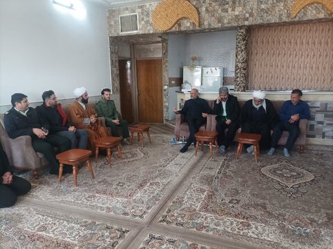تصاویر /حضور امام جمعه و بخشدار ابوزید آباد در منازل تعدادی از جانبازان سرافراز