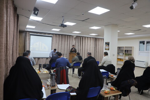 تصاویر/ جلسه با اولیاء دانش آموزان موسسه جام حوزه علمیه خاتم الانبیاء سنندج