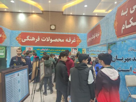 تصاویر/ حضور دانش آموزان گیلانی در چهارمین روز از برپایی نمایشگاه اولین اجلاسیه نماز نیروهای مسلح