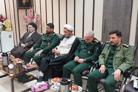 تصاویر حضور نماینده ولی فقیه در لرستان در پادگان امام حسین(ع)خرم آباد