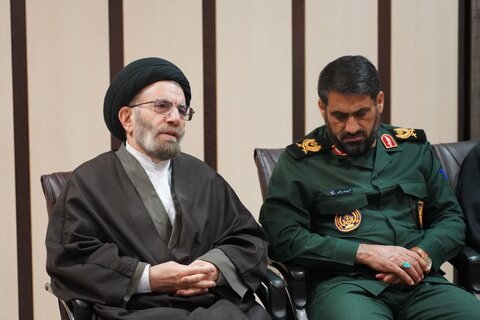 تصاویر حضور نماینده ولی فقیه در لرستان در پادگان امام حسین(ع)خرم آباد