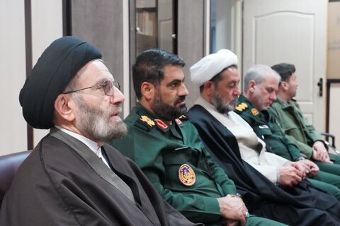 تصاویر حضور نماینده ولی فقیه در لرستان در پادگان امام حسین(ع)خرم آباد