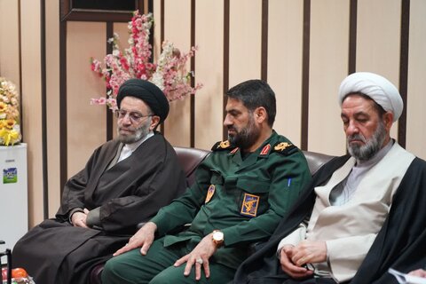 تصاویر حضور نماینده ولی فقیه در لرستان در پادگان امام حسین(ع)خرم آباد