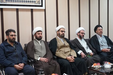 تصاویر حضور نماینده ولی فقیه در لرستان در پادگان امام حسین(ع)خرم آباد