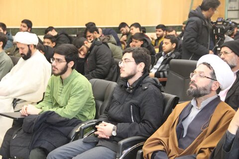 نشست بصیرتی به مناسبت گرامیداشت دهه‌ فجر در مدرسه علمیه‌ حضرت‌ عبدالعظیم علیه السلام