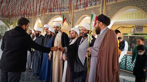 تصاویر/غبار روبی مزار شهدا در ساوه