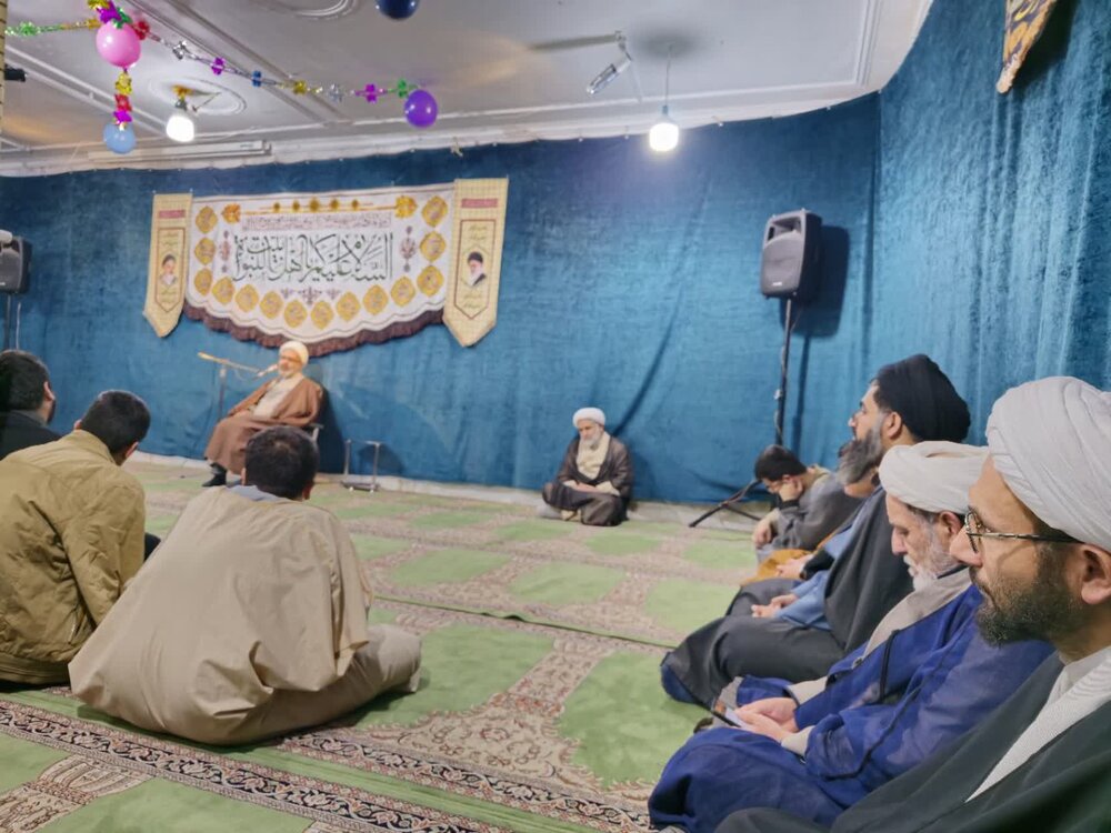 معاون حوزه علمیه کشور با طلاب کادر و اساتید حوزه علمیه کهگیلویه و بویراحمد دیدار و گفت وگو کرد